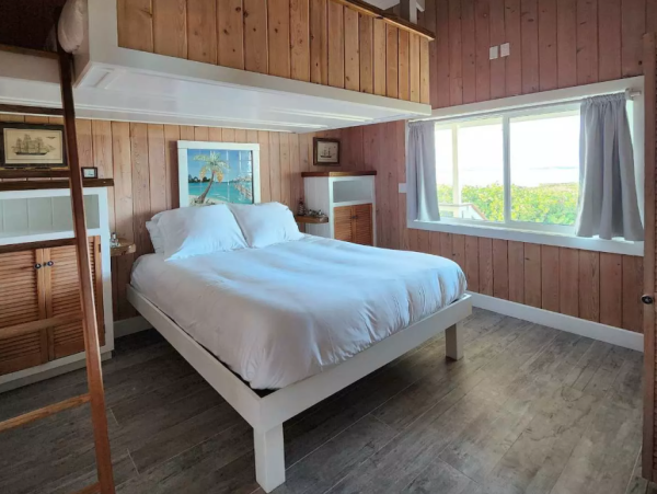 Luxurious Island Retreat with Breathtaking Views in Hope Town